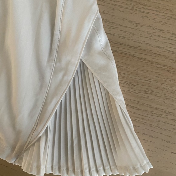 - Lululemon Play Off the Pleats Skirt - Picture 15 of 16